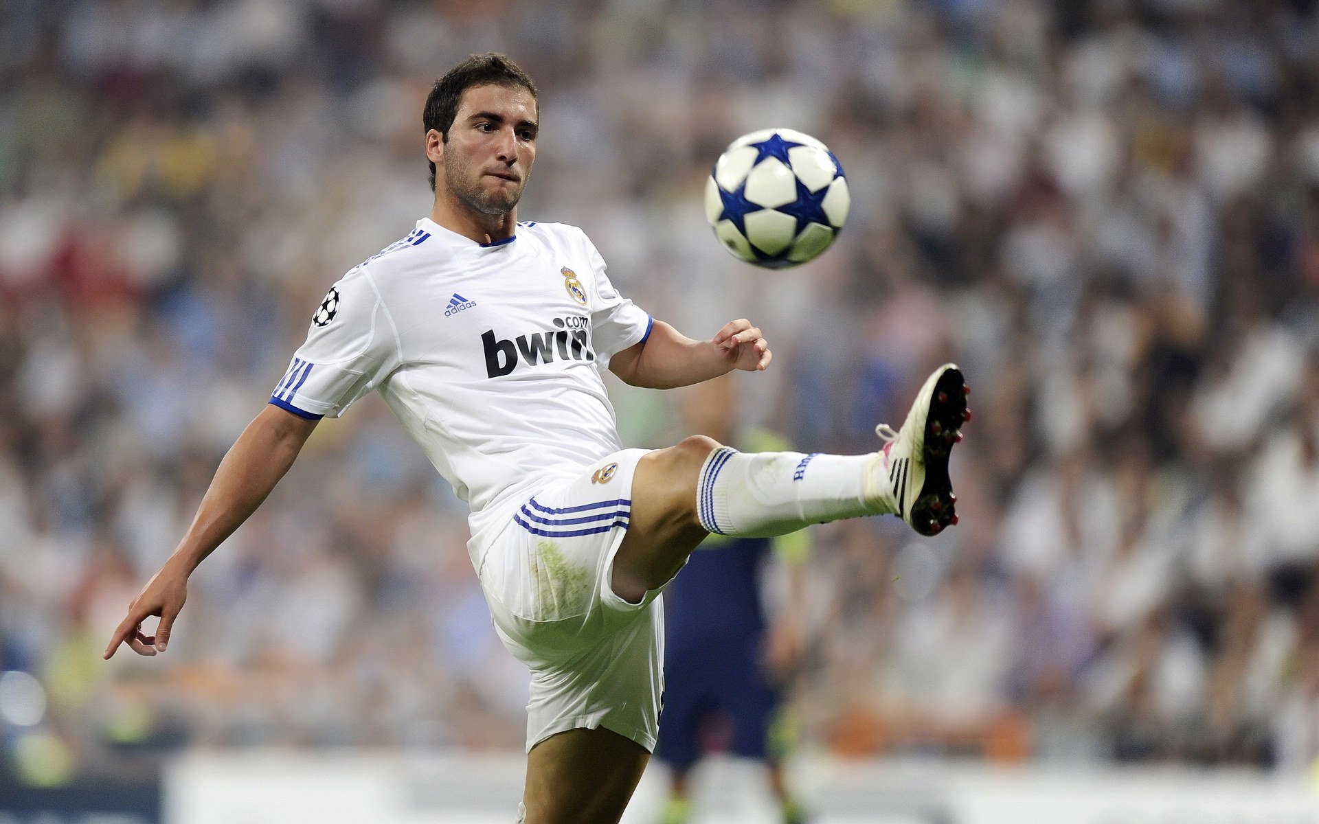 东契奇29+11+10，湖人3连胜升第三！一战评出4大功臣数据不会说谎，东契奇来湖人